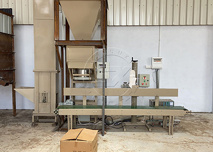 Automatic packaging machine for commercial bentonite production