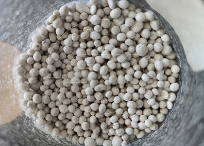 NPK fertilizer granules production with bentonite