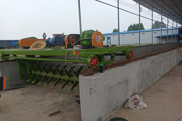 Grrove type compost machine for manure waste management